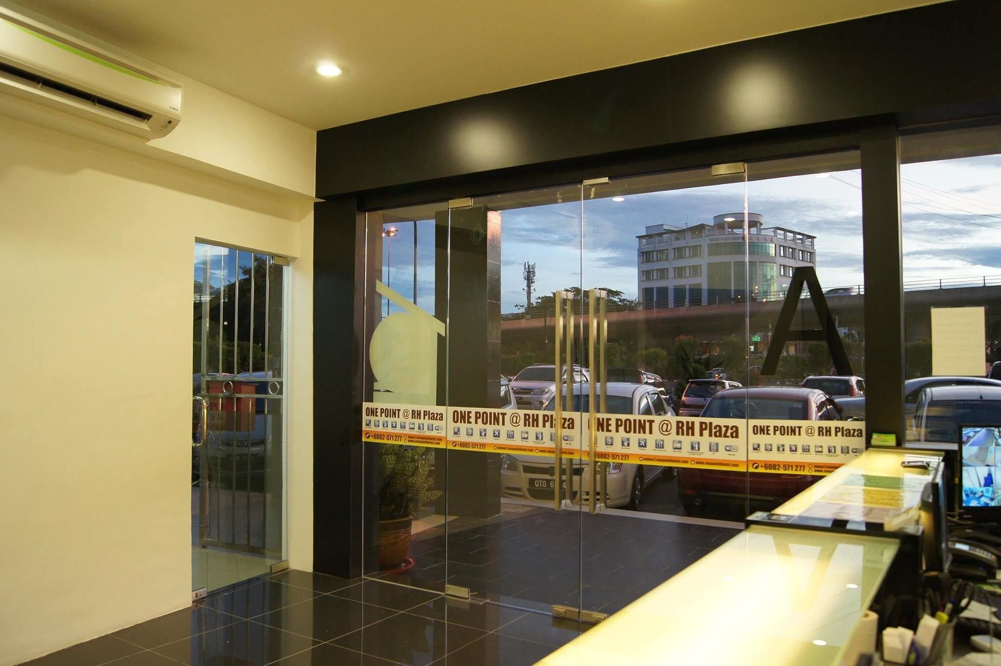 One Point Hotel Kuching Exteriér fotografie